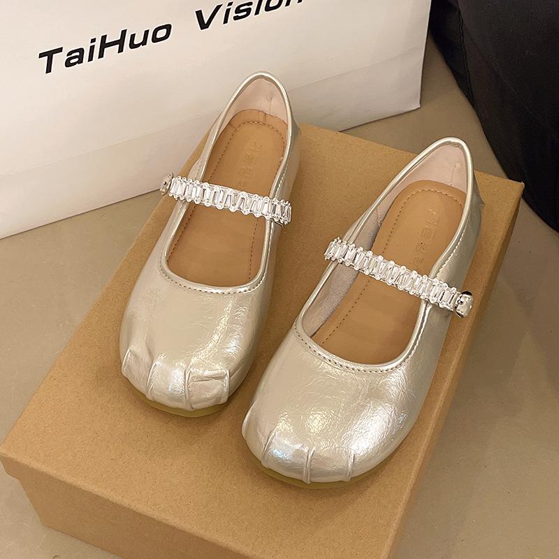 

Flat-bottomed rhinestone light-mouth silver single shoes women s summer new models with skirts, one-word Mary Jane shoes 40 шампанского
