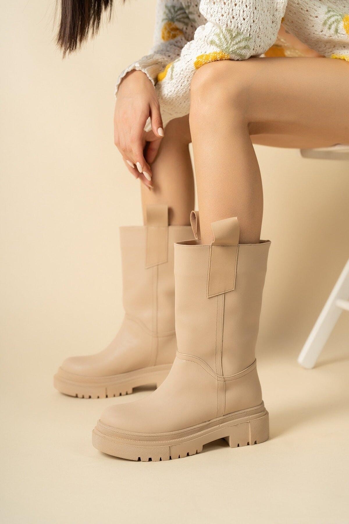 

Женские модные ботинки из ореховой кожи