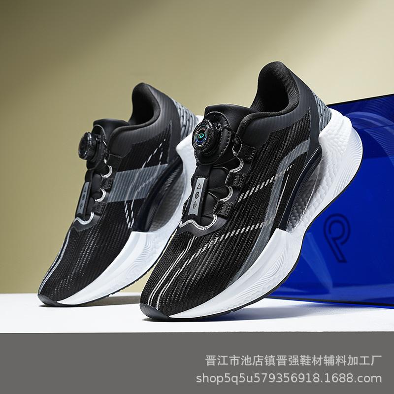 

Спортивная и повседневная обувь низкие кроссовки из летучего трикотажа новые модные на толстой подошве с полыми элементами для бега Guochao вращающаяся кнопка без шнурков мужская обувь 44