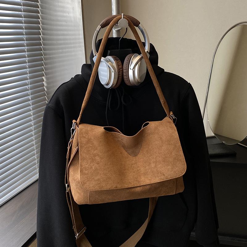 Retro matte large-capacity bag women's 2025 new fashion commuter shoulder messenger bag going out portable tote bag