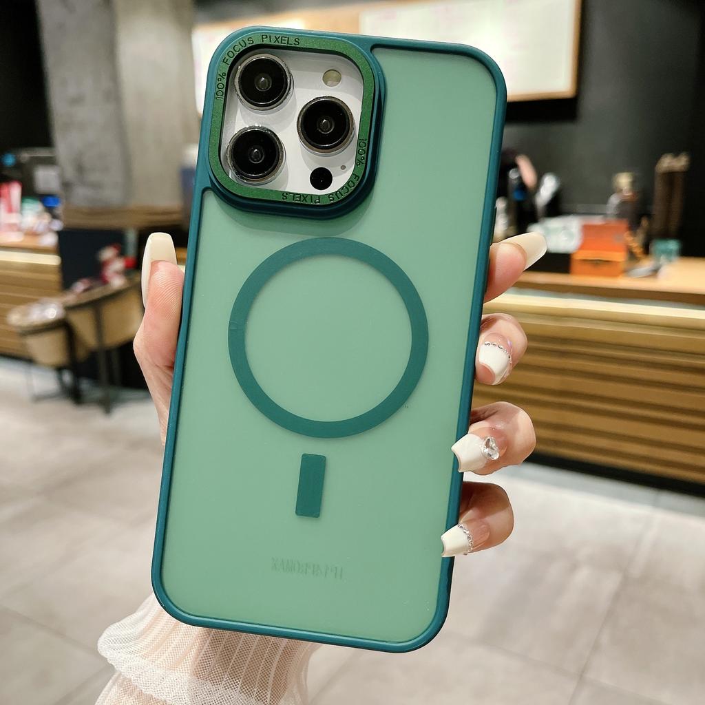 Neues Produkt für Apple 16promax Hautempfindliche magnetische Handyhülle für IPhone 15 High-End Anti-Sturz Semitransparent