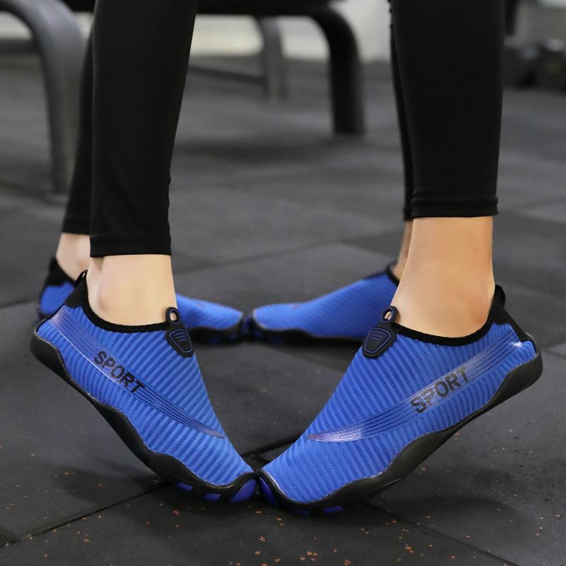 Utomhusföräldra-barnskor Barns bäckvadningsskor Strandskor Snorklingsskor Barfota badskor Inomhus träningsskor