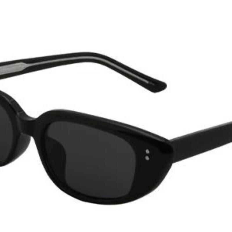 Mini sunglasses with a kitsch look, Southeast Asian leopard print, and horn-rimmed frames