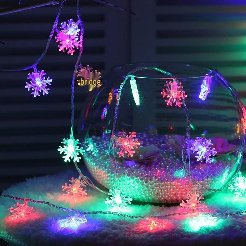 Solar-Powered LED Snowflake String Lights - USB Version for Christmas Decor.