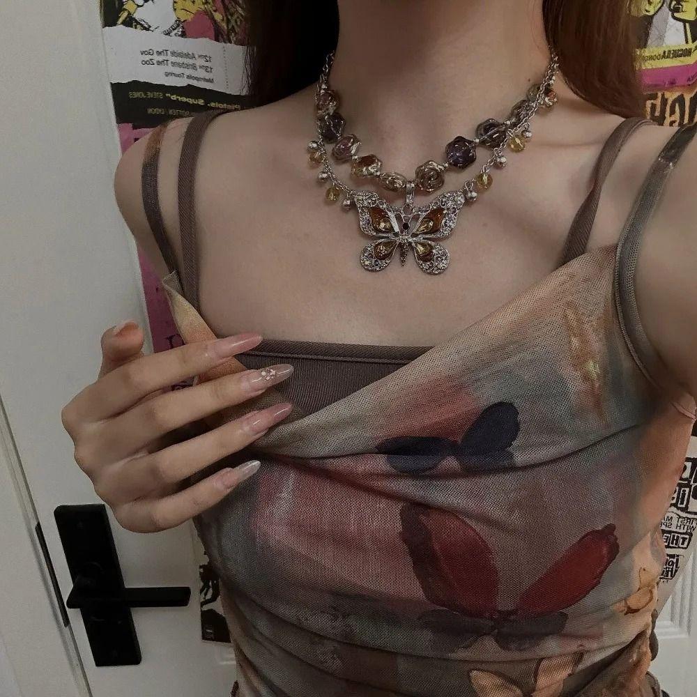 Vintage Butterfly Flower Pendant Necklaces Light Luxury Clavicle Chain Jewelry Accessories