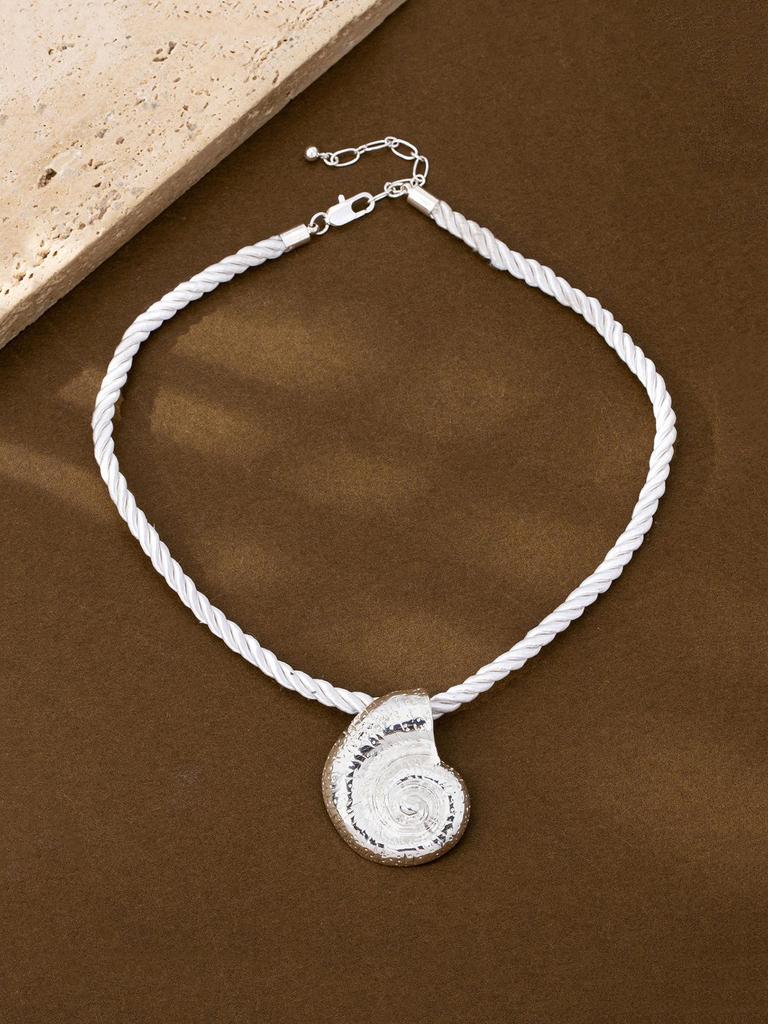 Bohemian Seashell Necklace Set: Stylish Beach Holiday Jewelry for Women