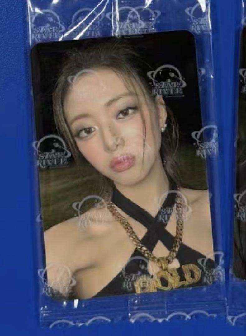

[USED] ITZY GOLD Starriver Chinese Ver.D Bonus Trading Card Yuna