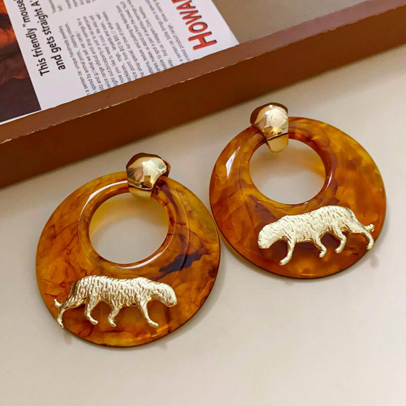

Silver Needle Resin Round Ring Tiger Earrings Niche High-end Hong Kong Style Earrings Fashion Exaggerated Design Earrings