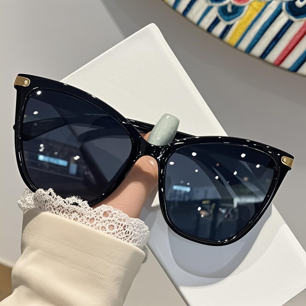 Fashion Large Frame Sunshade Sunscreen Uv Sunglasses Men And Women Retro Square Senior Sense Of Outdoor Travel Sunglasses