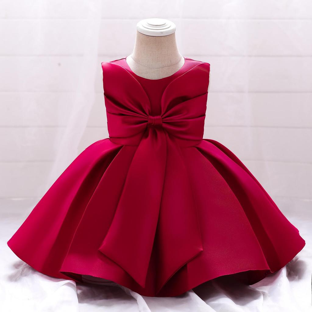 Vestito in Raso da Principessa con Fiocco per il Primo Compleanno di una Neonata