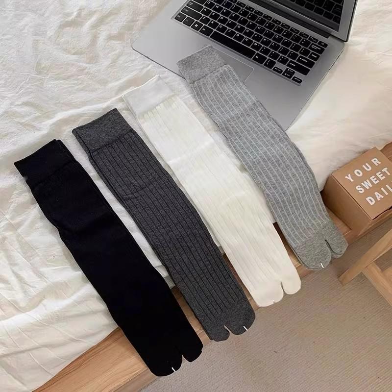 1/4pairs Japanese Fashion Two Toe Socks for Men Women Harajuku Sweaty Deodorant Fashion Two Finger Sock Toe Separation Socks