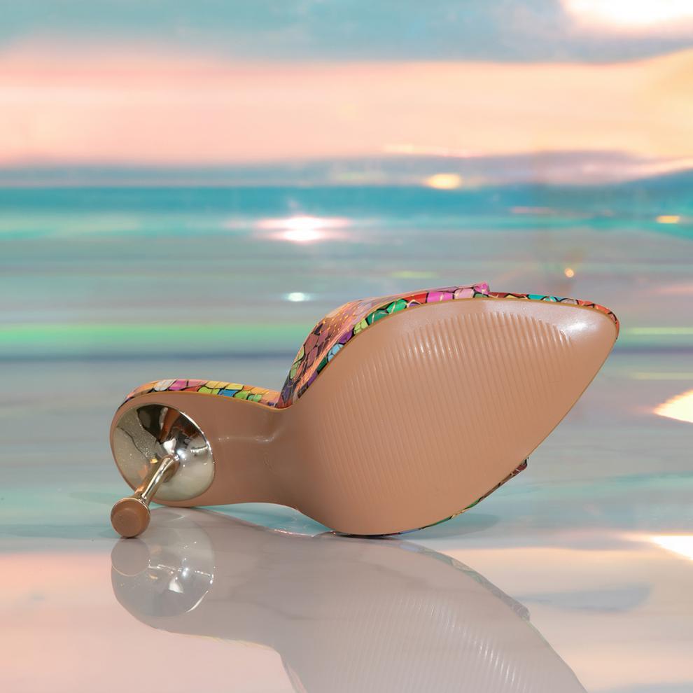 Mode Mode Flerfärgade Spetsiga Tofflor Kvinnor Sommar Sexiga Tunna Höga Klackar Tofflor Sandaler Kvinna Lyxdesigners Dam Pumps 2024