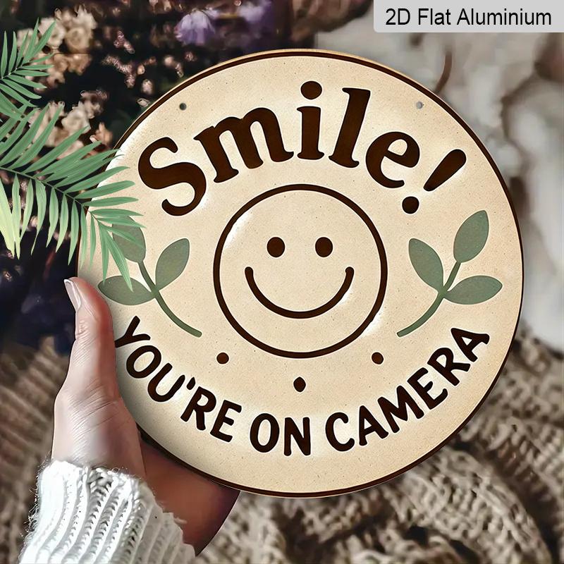 2D Flat, 1pc Round Aluminum Hanging Sign, "Smile You're On Camera" Cute Smiley Face & Leaf Design, Retro Warm Security Warning Metal Sign, Perfect