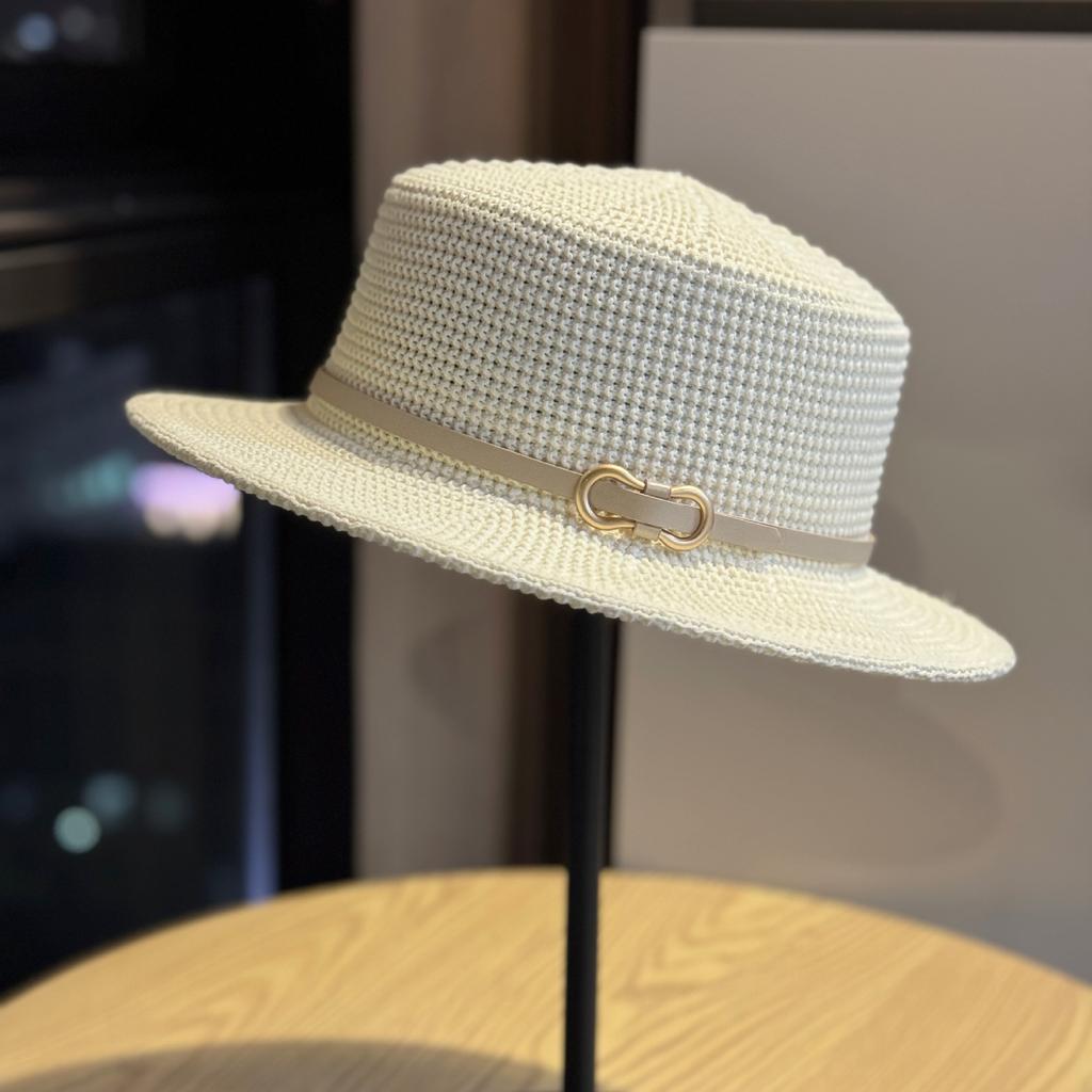 Spring and summer new straw hat women's sun hat fashionable retro French flat top hat outdoor seaside sun hat tide
