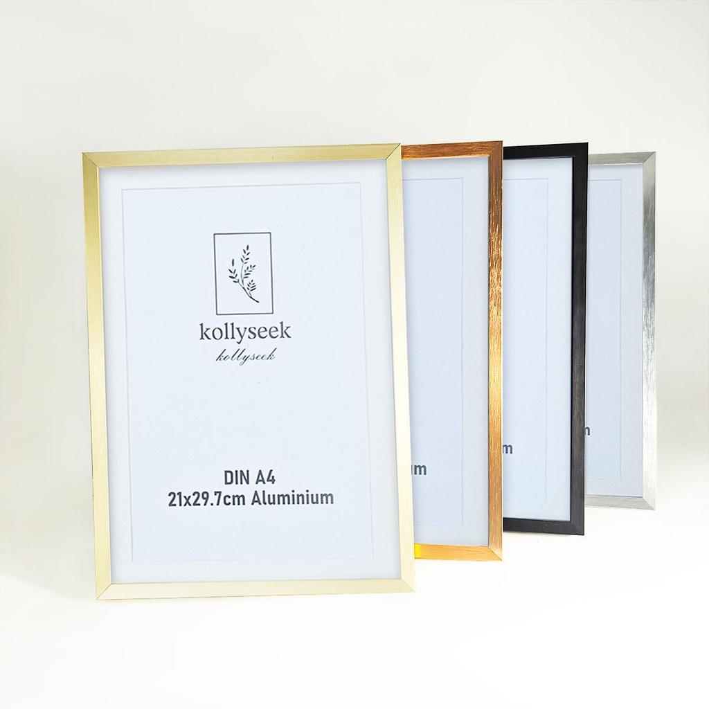 A4-bildram i aluminiumlegering med graverad logotyp för foto, bordsplacering, väggupphängning eller visning av verksamhetstillstånd.