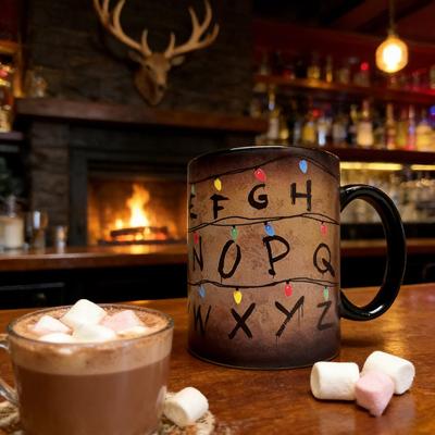 Yousheng Retro Bunte Lichterkette Alphabet Kaffeetasse Farbwechsel Keramiktasse Rustikal Wärmeempfindliche Tasse für Heiße Schokolade Tee Milch Heiße Getränke