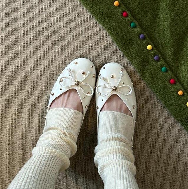 Women Flat Shoes Autumn 2026 New Round Toe Shallow Mouth Patent Leather Butterfly Knot Rivet Casual Shoes Soft Sole Single Shoes