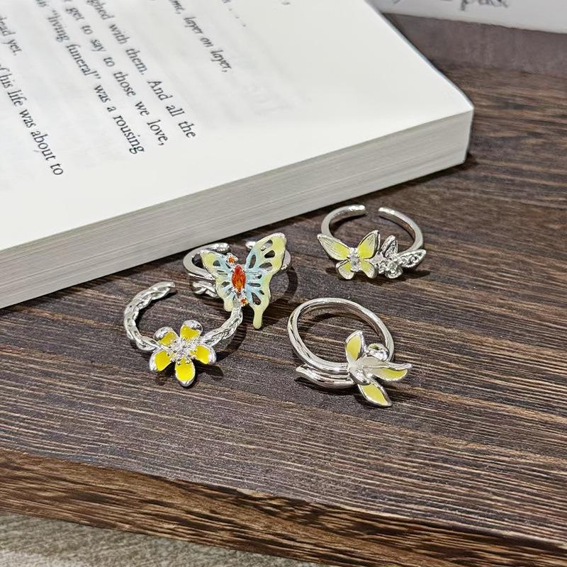 Sweet And Cool Personality Yellow Flower Butterfly Exquisite Temperament Open Ring Female Cold Wind French Gentle Ring