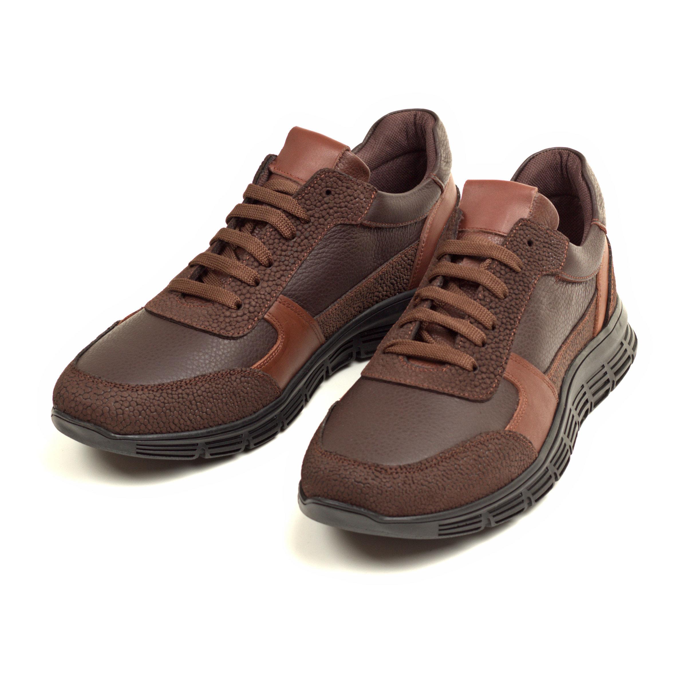 

Спортивные кроссовки из натуральной телячьей кожи на шнуровке