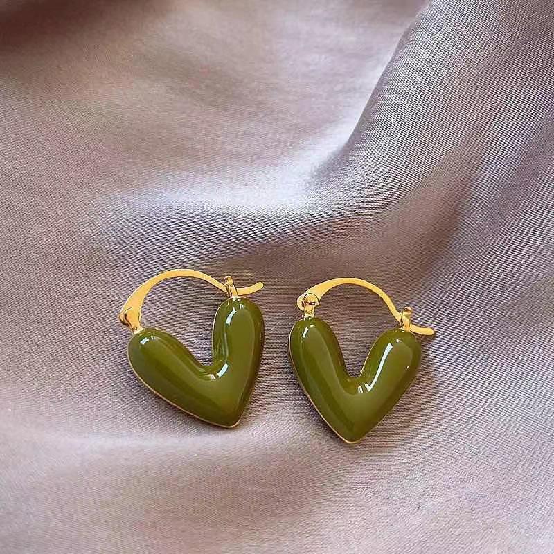 2023 High-End Peach Heart Earrings - Trendy Niche Design Ear Cuffs in Light Luxury Style