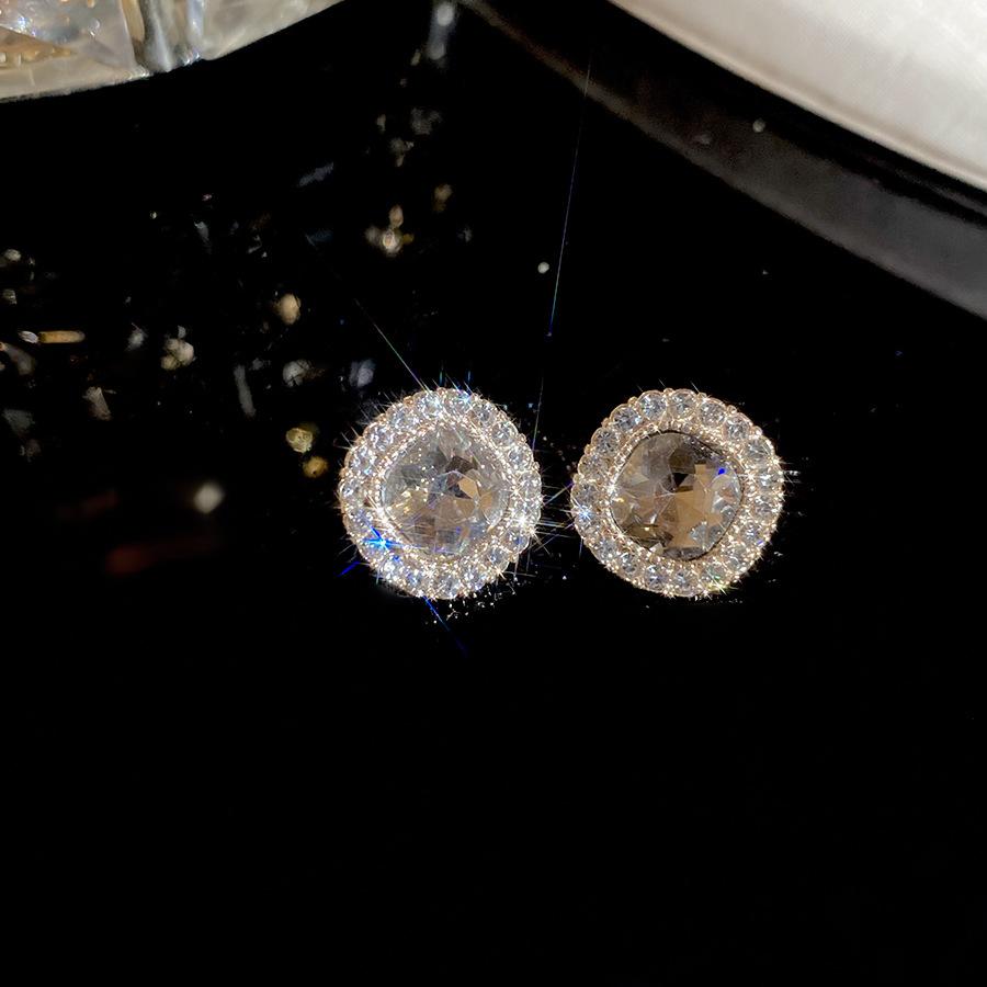 Silver Needle Retro Diamond Round Square Geometric Stud Earrings Necklace Set Elegant Clavicle Chain Light Luxury Necklace