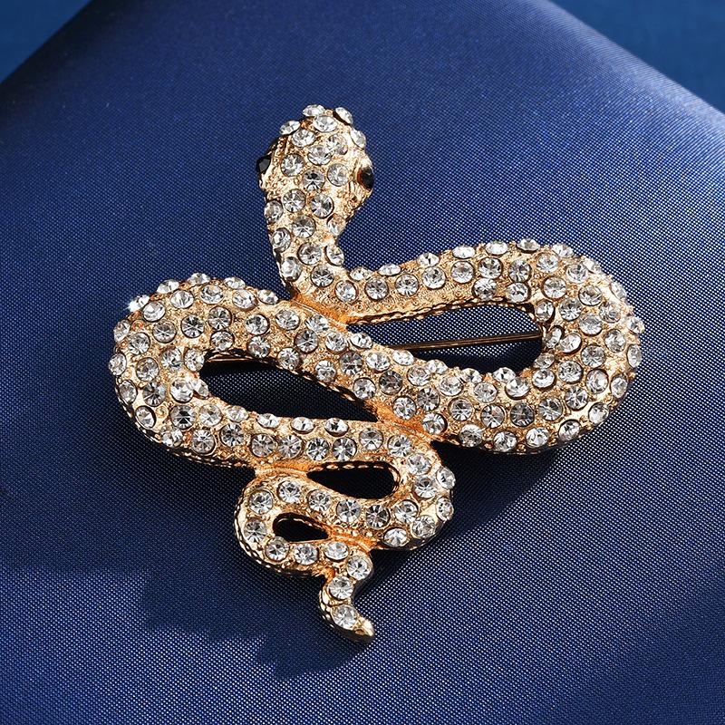 

Элегантная брошь с жемчугом и стразами: Дизайн Олень и Кенгуру, Высококачественная брошь-булавка для костюма с защитой от обнажения