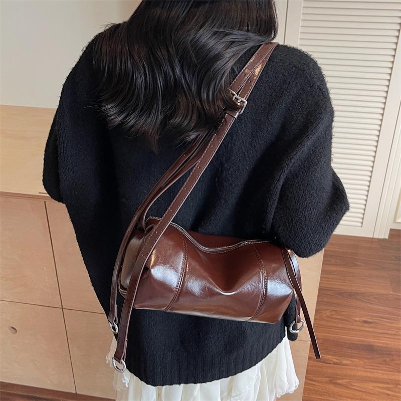 Premium Large-capacity Pillow Bag Women's New Retro Fashion Shoulder Messenger Bag Versatile Commuter Bag