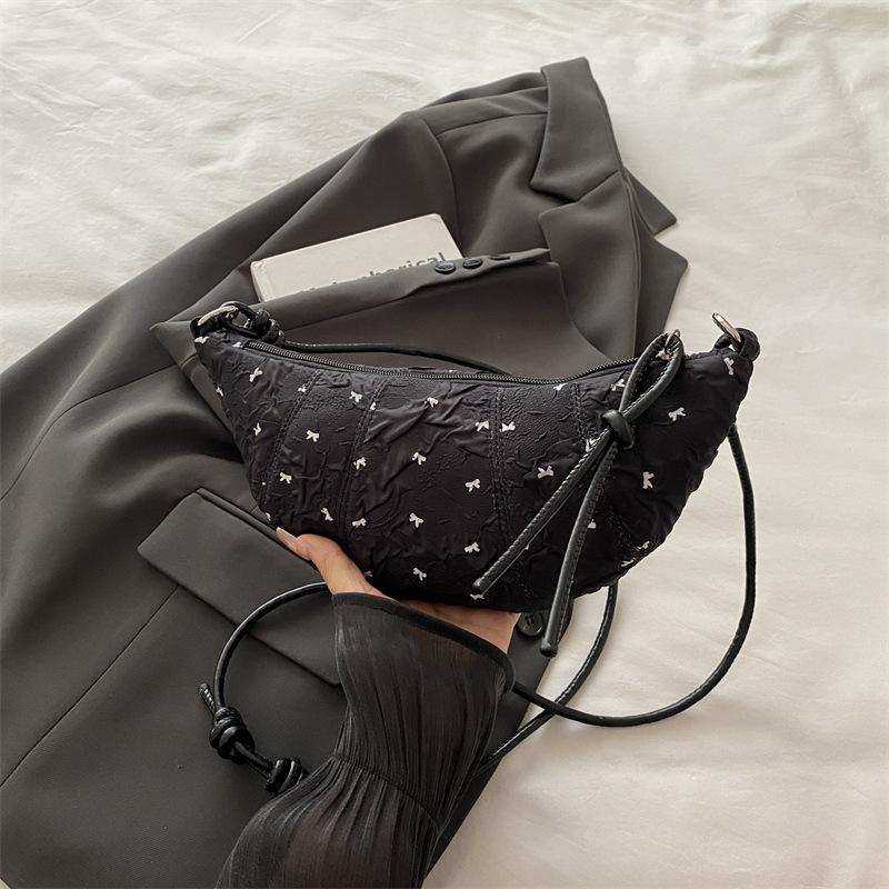 

Casual niche design personalized women s armpit bag 2025 summer new foreign style shoulder bag portable dumpling bag women