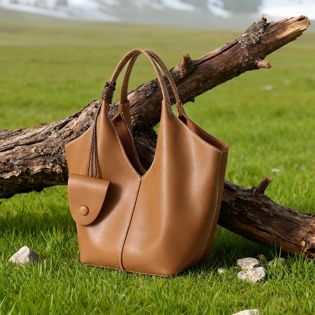 A Niche Large-capacity Tote Bag Made of Genuine Leather with A Slanted Cross for A Vegetable Basket