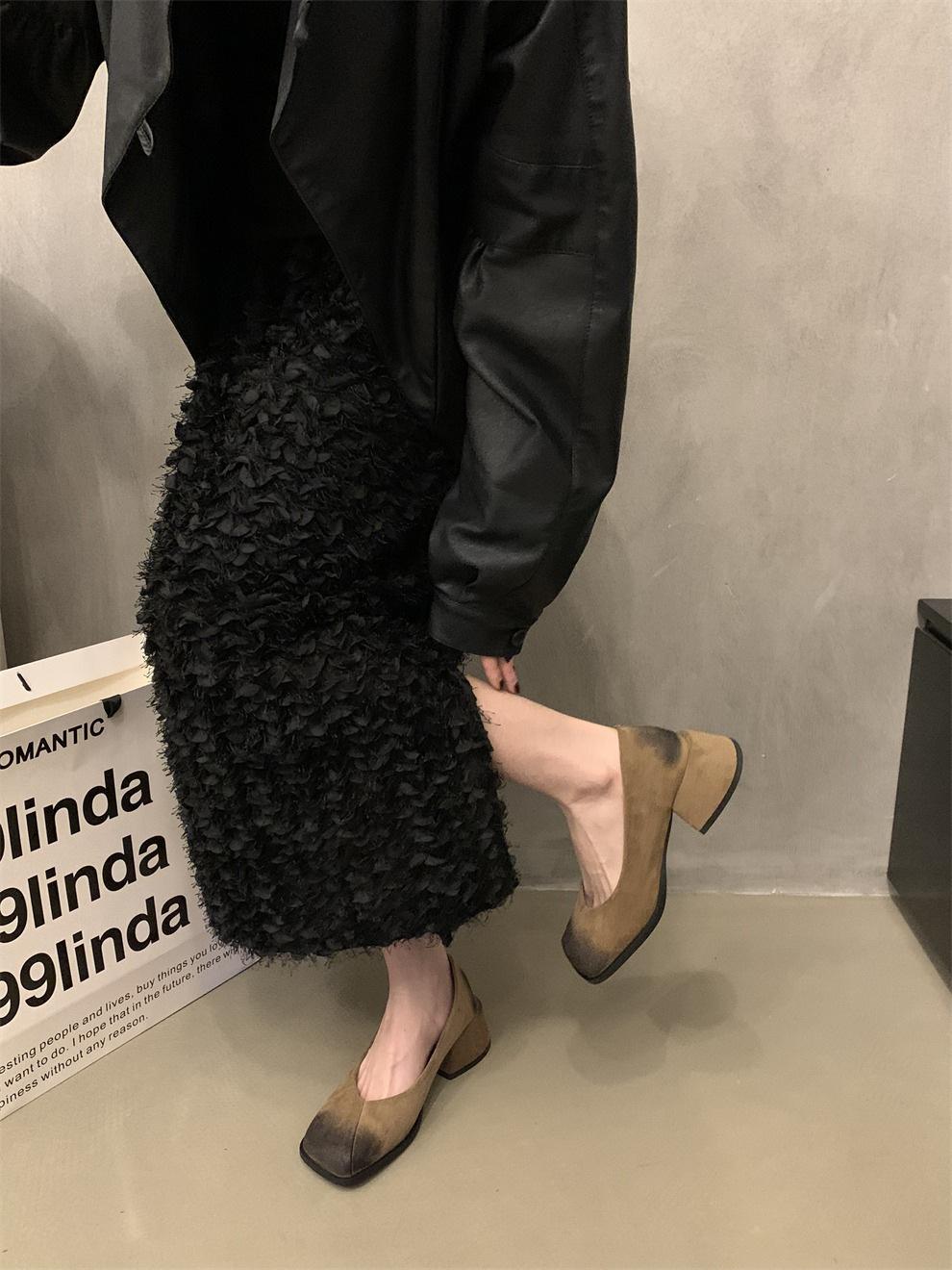 

French thick heel black square head temperament single shoes women s shoes 2025 new retro shallow mouth late evening high heels 35 хаки