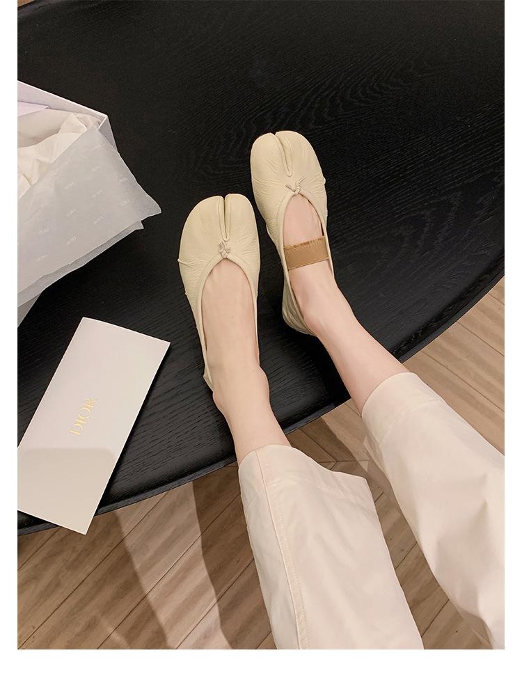 Grape mother of the same style~ Summer fashionable shallow mouth soft sole sheepskin flat bottom with skirt pig's trotters split toe single shoes w