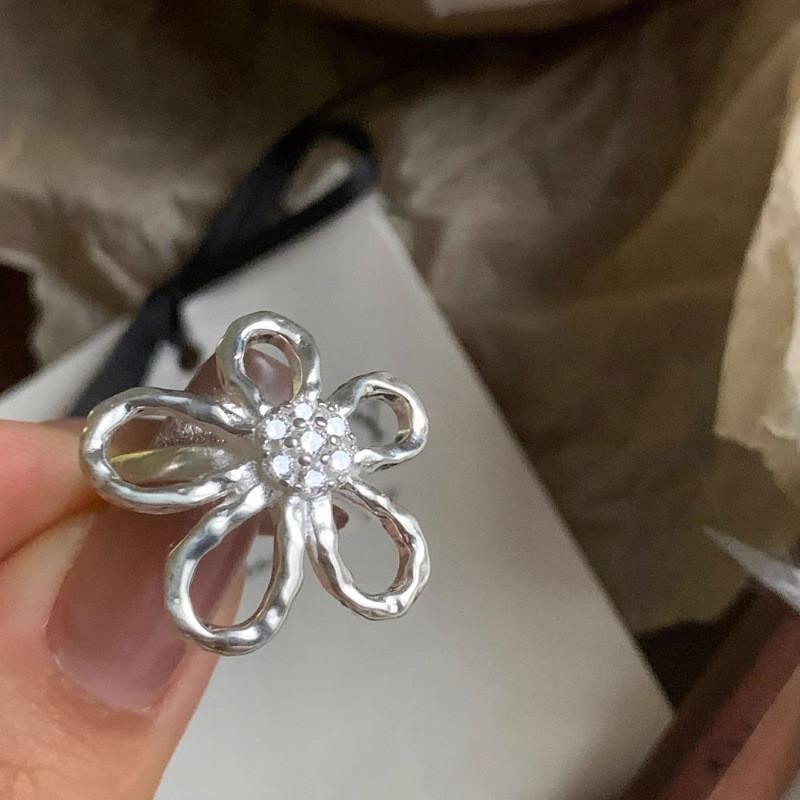 Trendy And Fashionable Large Flower Design Ring For Women Adjustable Open Style
