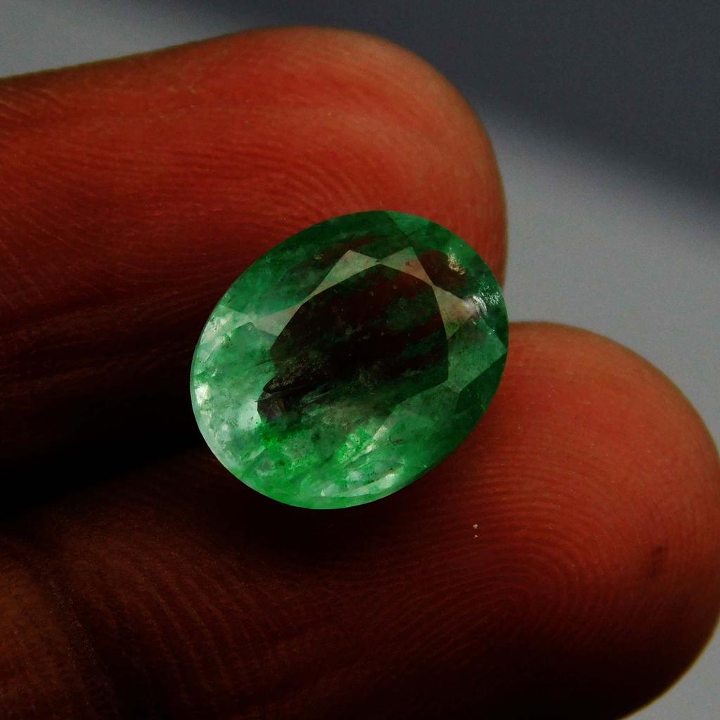 Natural Green Emerald Loose Gemstone Colombian Oval Cut 7 ct for Jewelry Making and Gem Collections