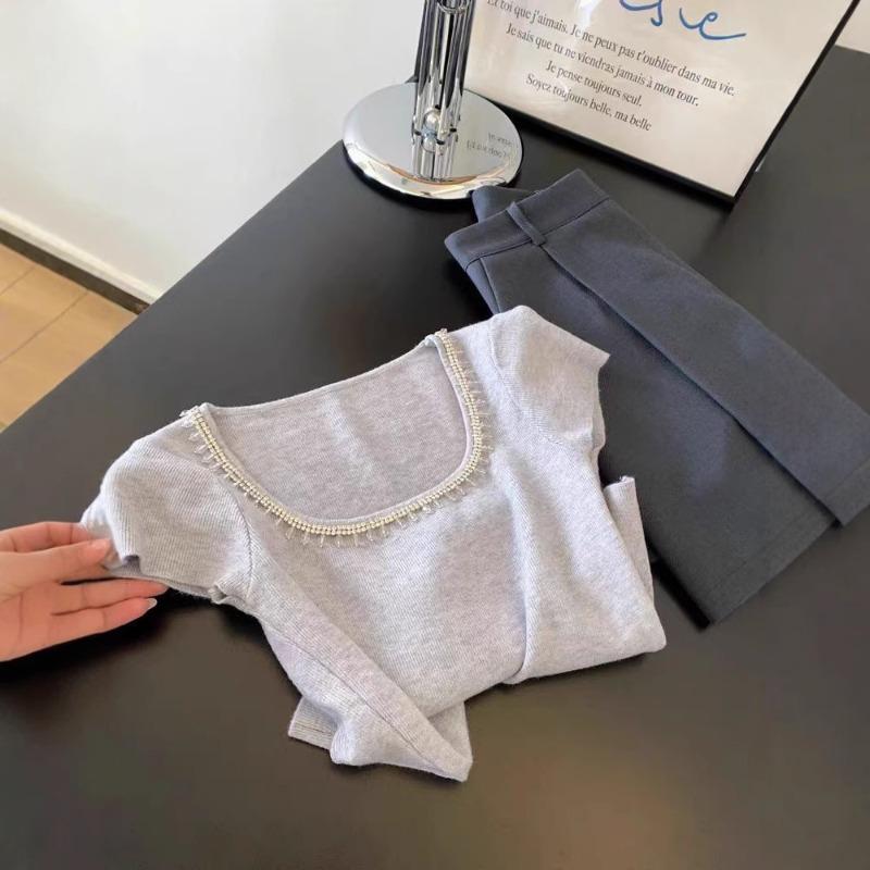 

Grey big u neckline knitted short-sleeved t-shirt women s summer new small short front shoulder straight temperament top one size fits all серый