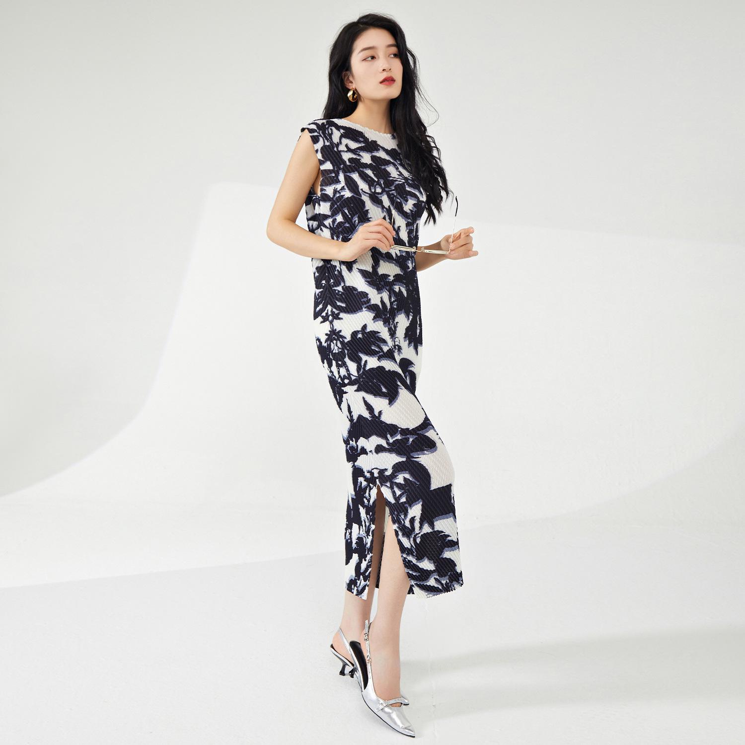 

Elegant Women s Sleeveless Fish Scale Pleated Slit Dress One Size чёрный