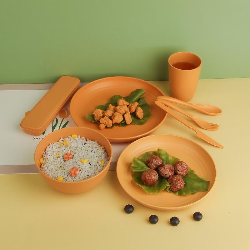 Outdoor Portable 32-piece Plastic Tableware Set of Wheat Straw Bowls, Plates, Cups, Knives, Forks and Spoons