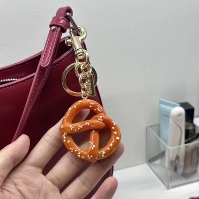 Colgante de moda con patrón de pan para bolso de mano Coach, bolsos tote, accesorios, llavero, colgante, dijes para bolso