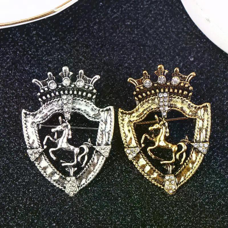 New Vintage Rhinestone Small Crown Brooch For Men's Suit Corsage Horse Lapel Pin Badge Clothing Decor