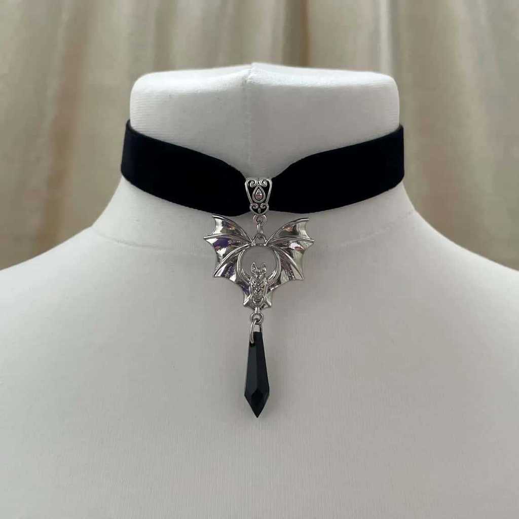 Collana Ciondolo Pipistrello in Velluto Nero Gotico con Catena Regolabile per Feste