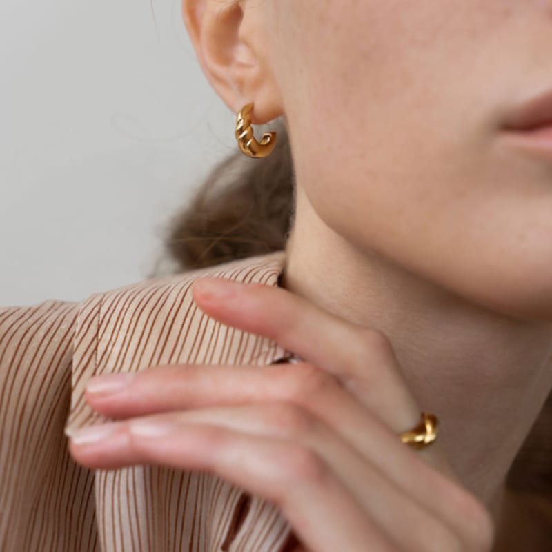 Dawn of Me Torsion Ring Earring