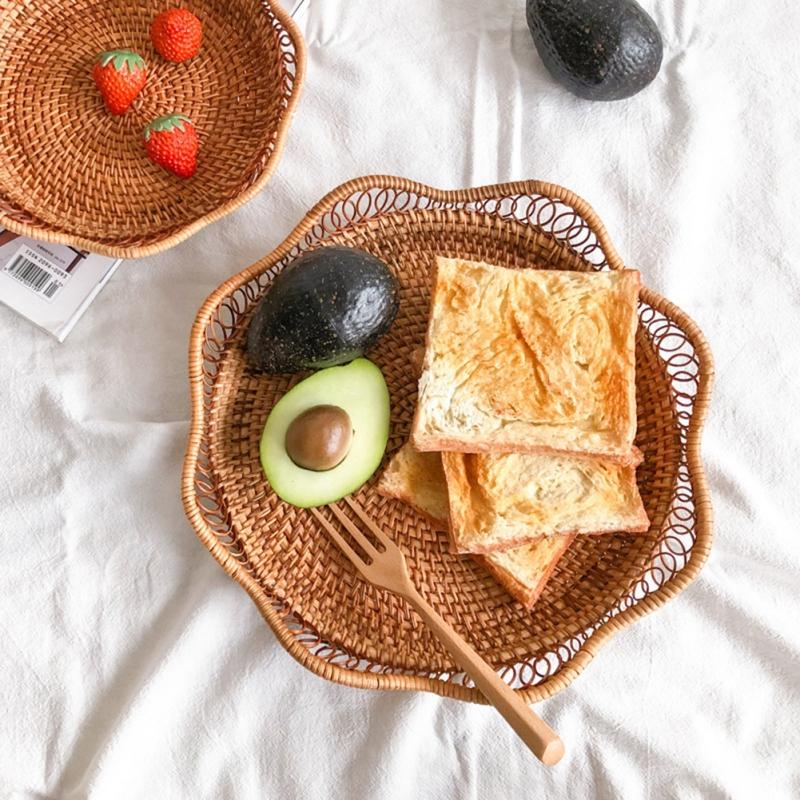 Decorative Handwoven Rattan Storage Tray Round Fruit Cake Wicker Storage Baskets Dinner Serving Tray Breakfast Bread Food Plate