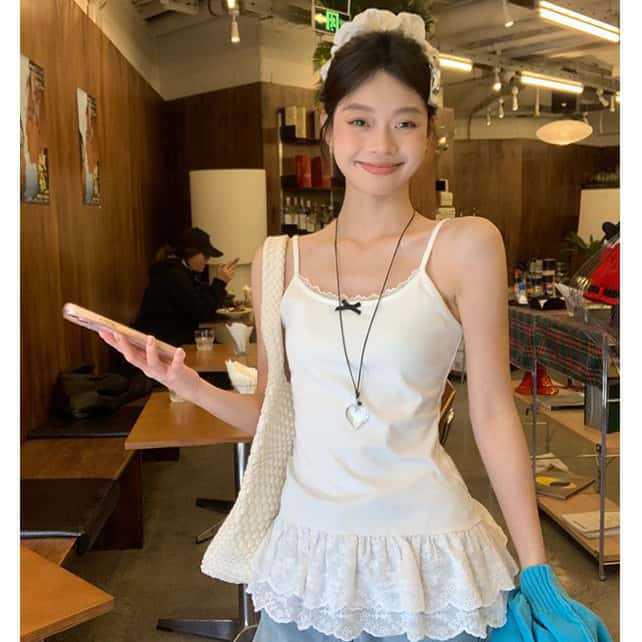 

Солодка мереживна майка з воланами - Жіночий універсальний модний жилет для весни та осені L білий