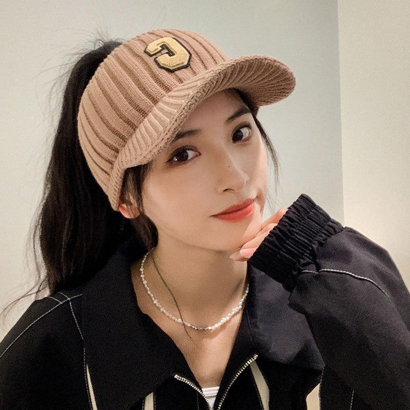 Fashion C letter knitted cap, women's autumn and winter, warm and cold-proof sports and leisure, thin face wool hat