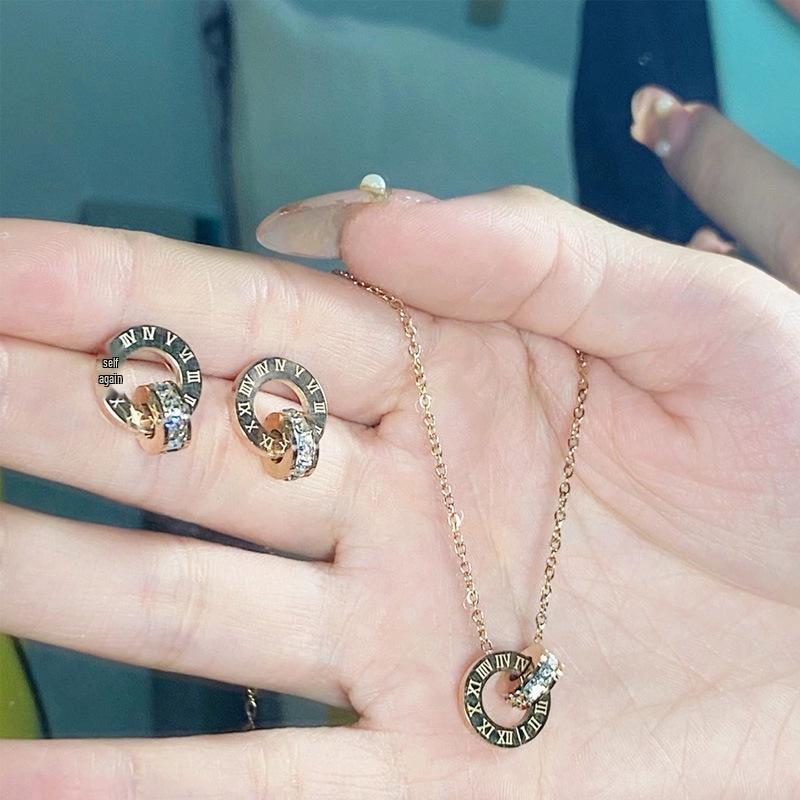 Diamantbesetzte, ineinandergreifende römische Ziffern-Creolen mit Zirkonia-Hängern für Damen