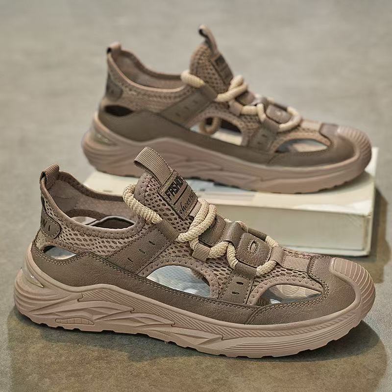 New men's sandals are comfortable and lightweight in summer, breathable shoes, hole shoes, hollow leather surface, casual shoes, men's shoes.