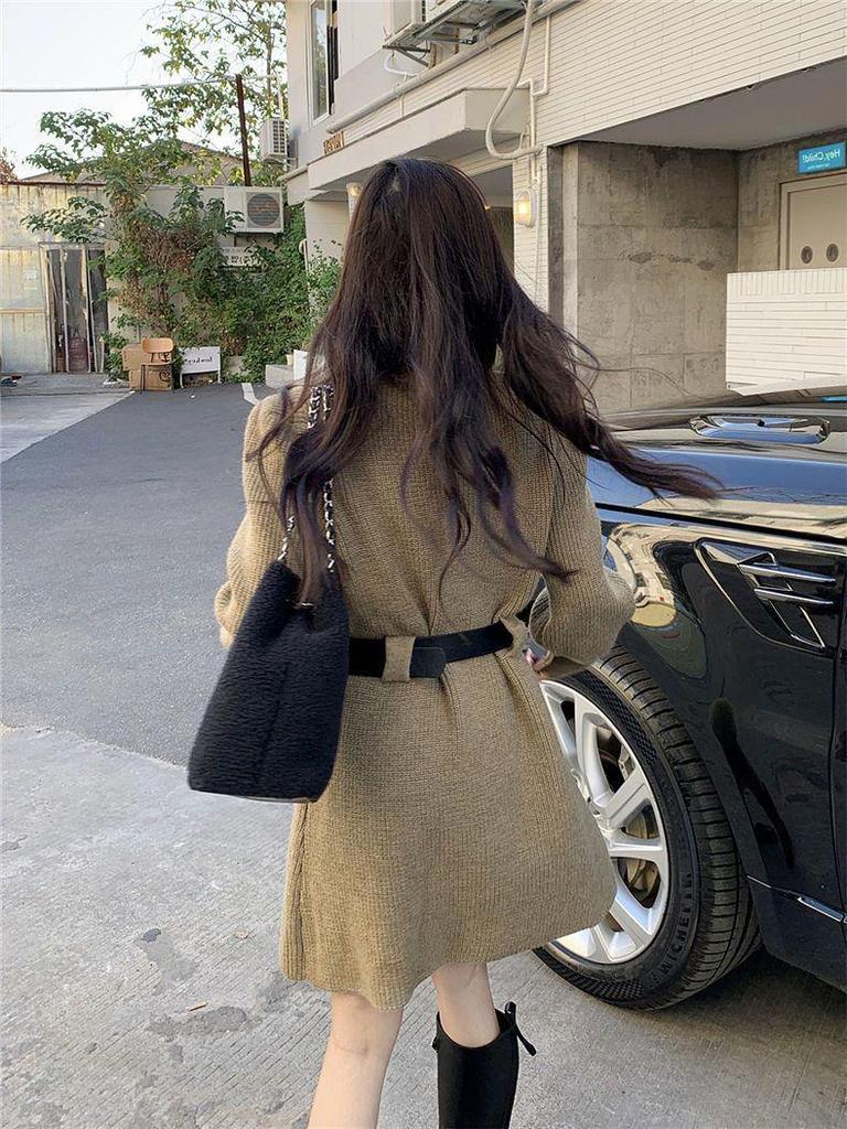 Plus Size Women's Korean-Style Fashion Knitted Dress: Autumn/Winter Waist-Slimming, Figure-Flattering Trend.