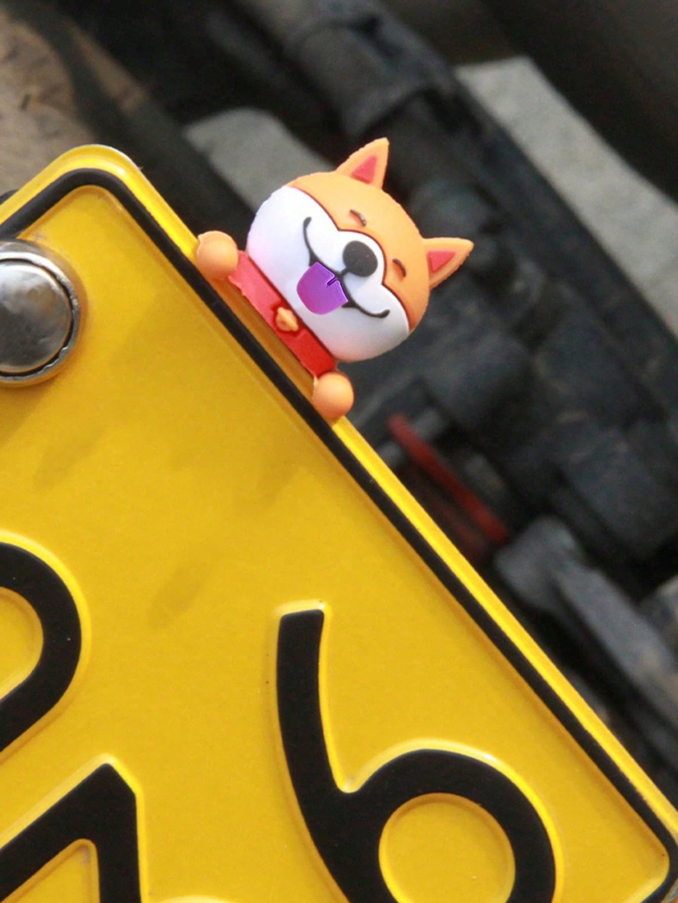 

3D Cute Husky Car Dashboard Ornament - Rubber Material, License Plate Frame Decoration, Motorcycle Modification Accessory