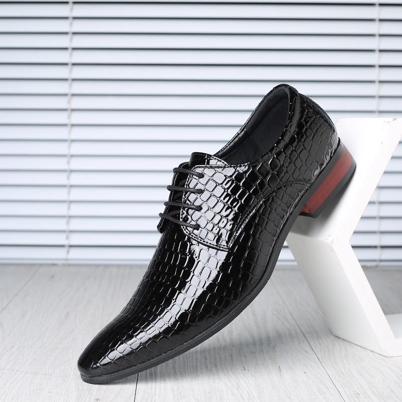 2025 new men's pointed leather shoes hairstylist trend small leather shoes glossy stone pattern British Korean version men's shoes