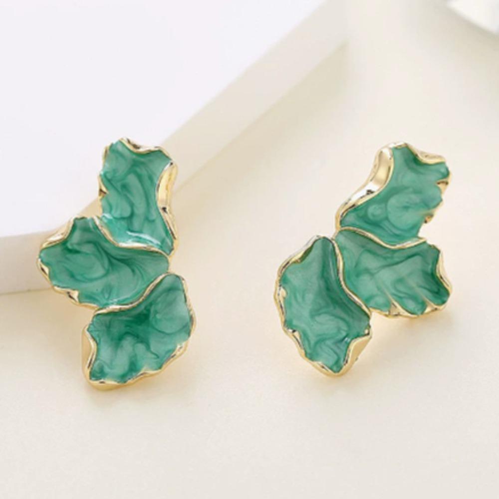Vintage White Oil Dripping Flower Stud Earrings For Women Korean Metal Irregular Petal Post Earrings Jewelry Party Accessories