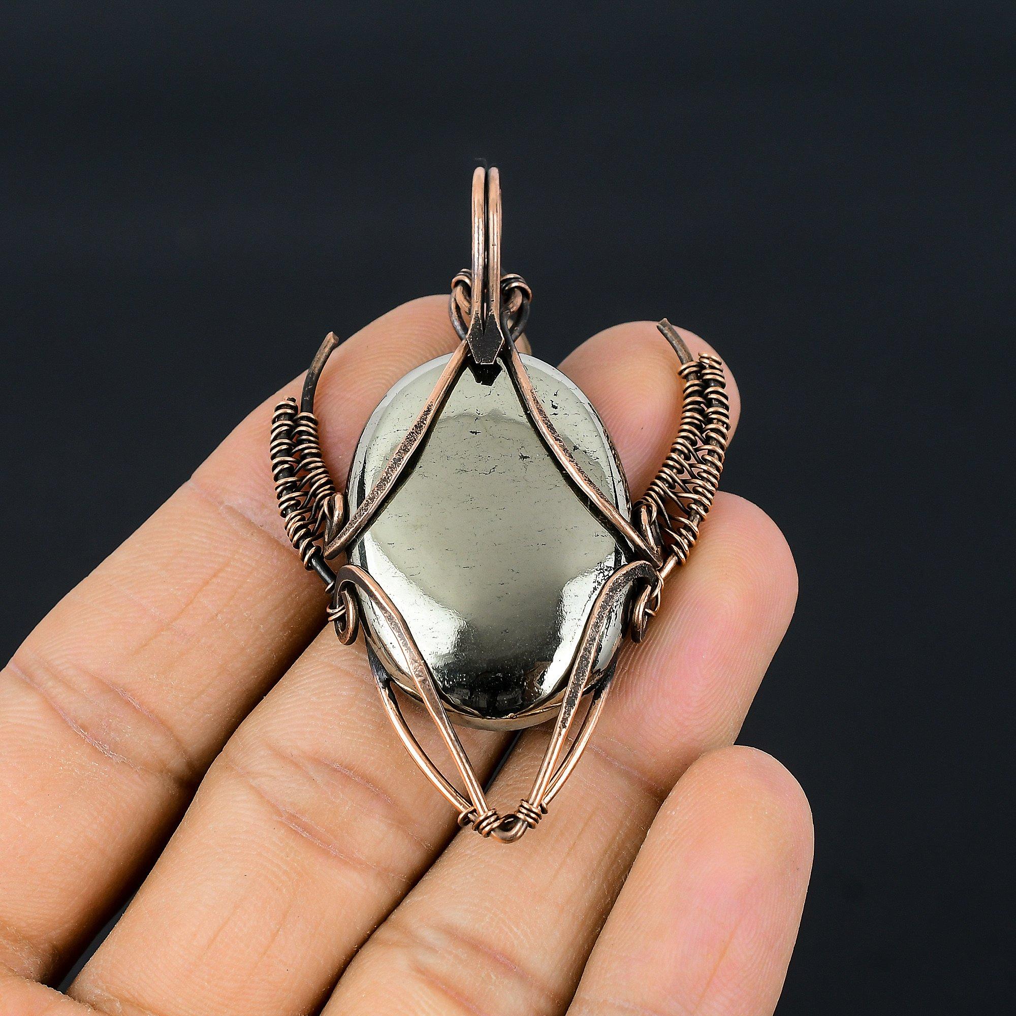 

Золотой кулон из пирита апачей, украшение, обернутое медной проволокой 999 пробы, кулон с драгоценным камнем, подарок для нее, изящное украшение ручной работы 2.55 Inches